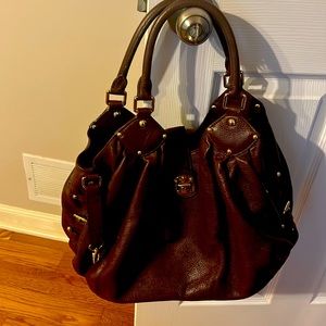 Louis Vuitton purse hardly been used. Just don’t use it anymore.